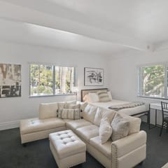 Rare West Beach Studio — 2 blocks to the Beach and Funk Zone
