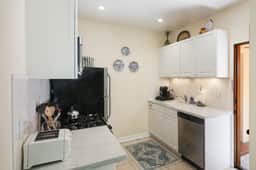 Affordable Executive Getaway — blocks to Beach and Funk Zone - Image 5