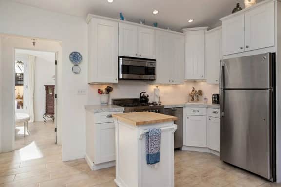 Affordable Beach Penthouse — 2 blocks to Beach and Funk Zone - Image 2