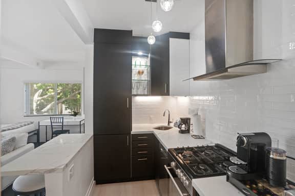 Rare West Beach Studio — 2 blocks to the Beach and Funk Zone - Image 2
